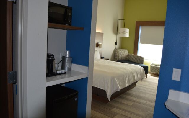 Holiday Inn Express & Suites Liberal