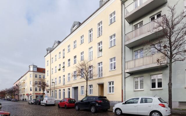 Sweet Central Tiny Apartment for 4 People