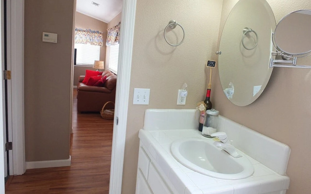 618 Airpark 2 Bedroom Condo by Redawning