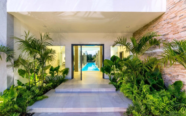 Ultra Modern Villa with Chef & Maid