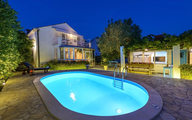 Villa Piano - Four Bedroom Villa With Terrace and Swimming Pool