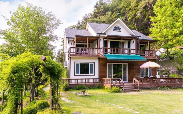 Yeongwol Deulkkotsanjang Pension