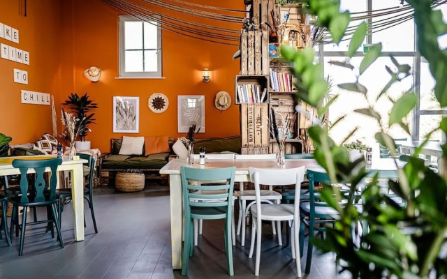 Tiny Parks Cast Away