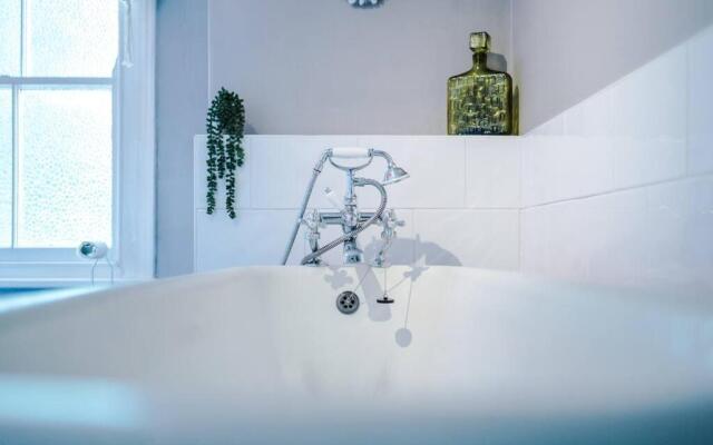 Fresh, new, stylish Chester Town House to sleep 6