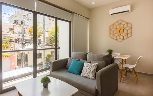 1BR Luxury apartment 5 minutes from the beach!