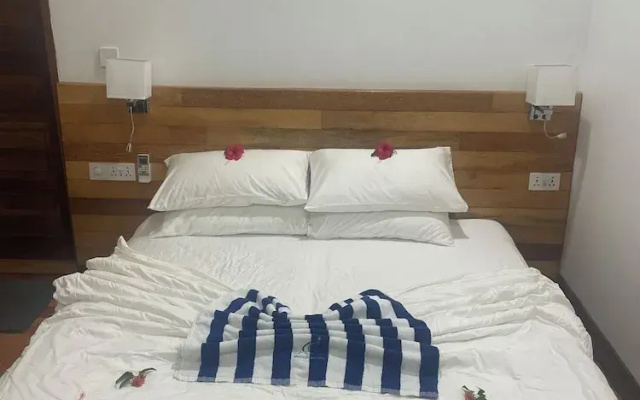 Mandhoo Inn