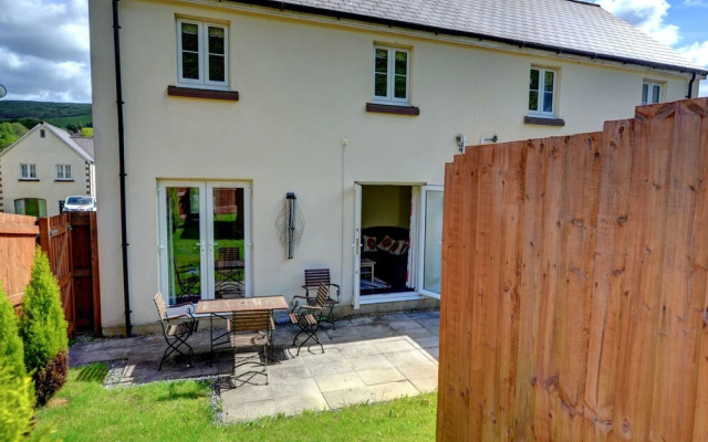 Tranquil holiday home in Swansea near Mountains