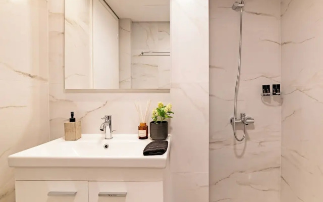 Sanders Paros Gardens