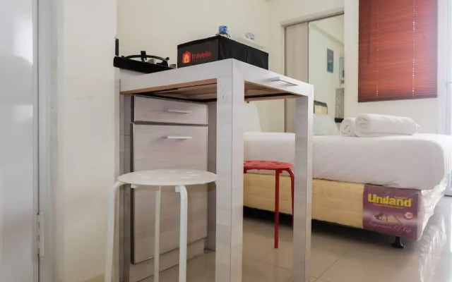 Cozy Studio Apartment Connected to Mall at Green Pramuka