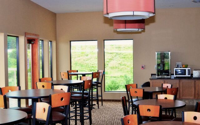 Cobblestone Inn & Suites - Newton