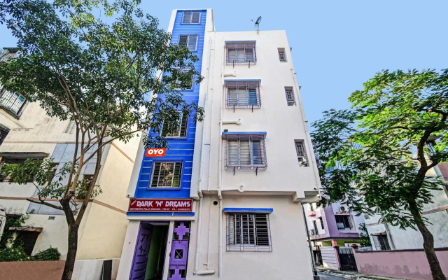 OYO Flagship 70156 Dark N Dreams
