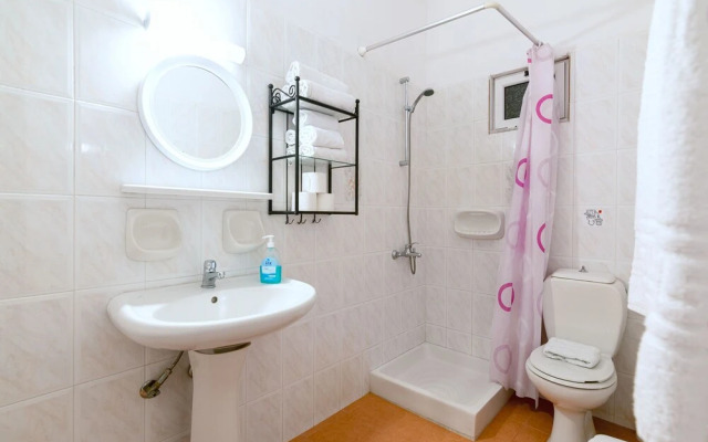 Ni-Mar Studios & Apartments