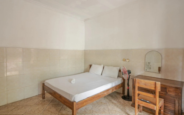 Rommeo Inn Lovina Mitra RedDoorz – Guest Rooms – Temukus