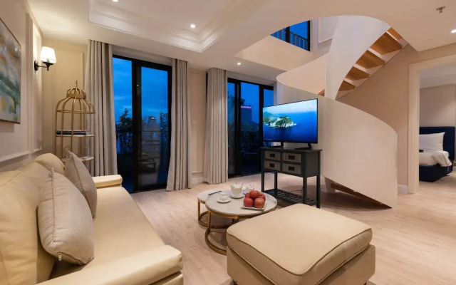 Louis Mo Apartment