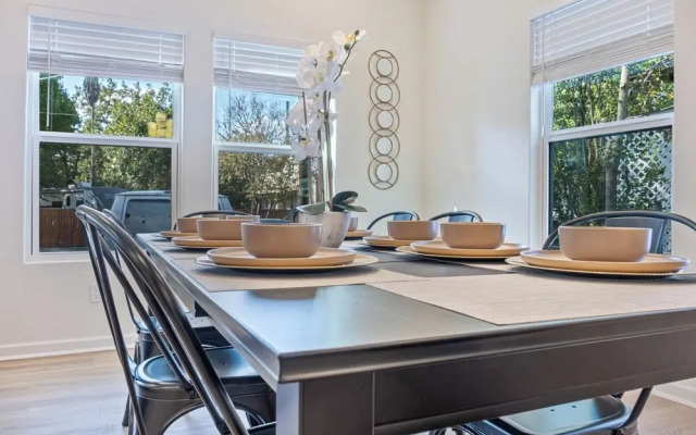 Urban Delight 4br/3ba Near City Center
