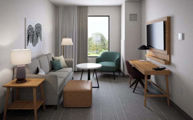 Staybridge Suites Montréal Airport - St-Laurent By IHG