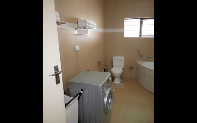 3 Bedrooms Exclusive House in Northmead