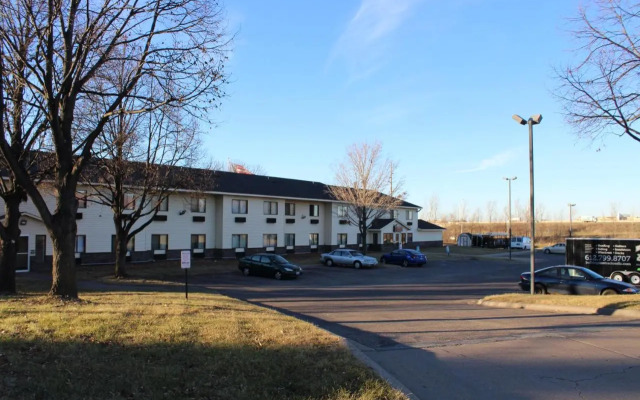 Select Inn Maple Grove
