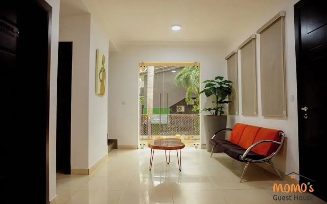 Momo's Hotel
