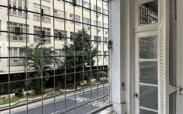 Spacious apartment on Copacabana beach