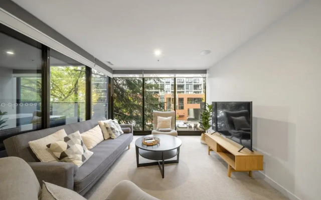 Chic Inner-city 2-bed Abode With Pool, Gym & Sauna