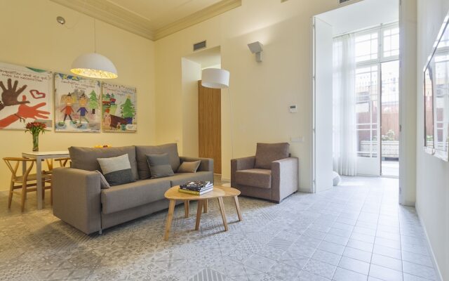 Uma Suites Pau Claris Barcelona