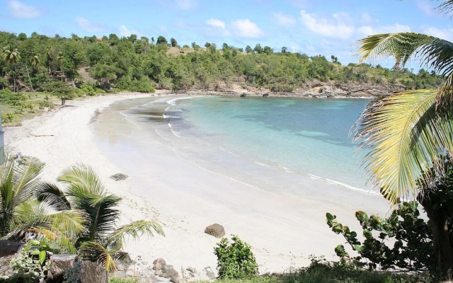 Two Bays Beach Villa Apartment and Studios