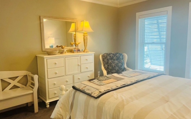 Elegant Egret 4 Bedroom Home by RedAwning