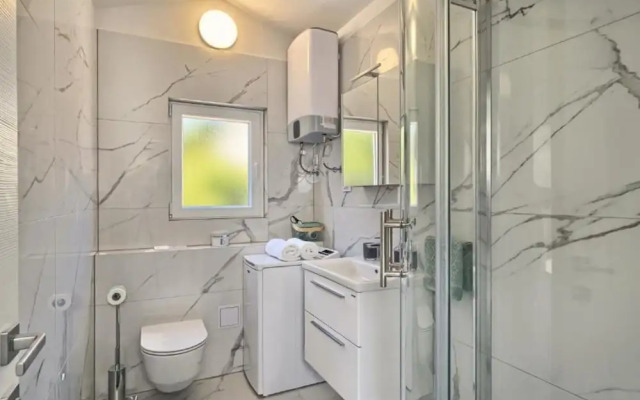 Apartment Domenico - 50 m From the sea