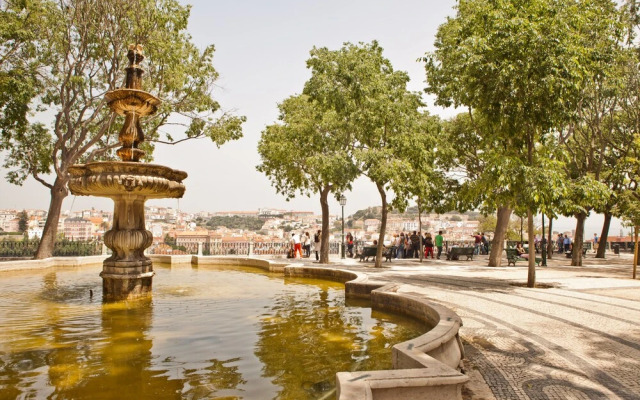 JOIVY Chic 2BR Apt in Bairro Alto, 2mins to São Pedro de Alcântara viewpoint