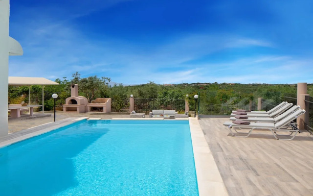 Villa Elihrisos-private Heated Pool Near the sea