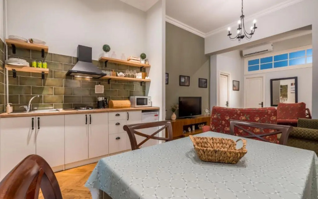 Queens Hostel