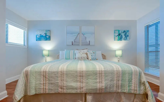Sandy Toes by Book That Condo