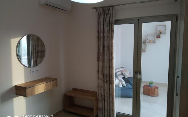 "fotaki's Home - Comfortable Newbuilt 2 Bedroom Home, 20 Meters From the Sea"