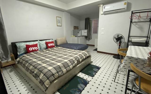 OYO 75396 Look Shine Apartment