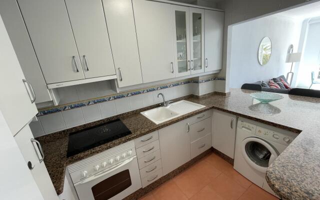 South facing apartment, 7 mins walk from beach