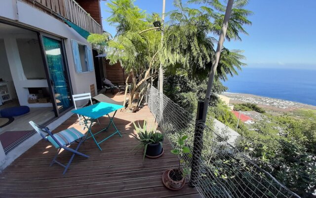Bungalow with One Bedroom in Saint-Leu, with Wonderful Sea View, Shared Pool, Enclosed Garden - 7 Km From the Beach
