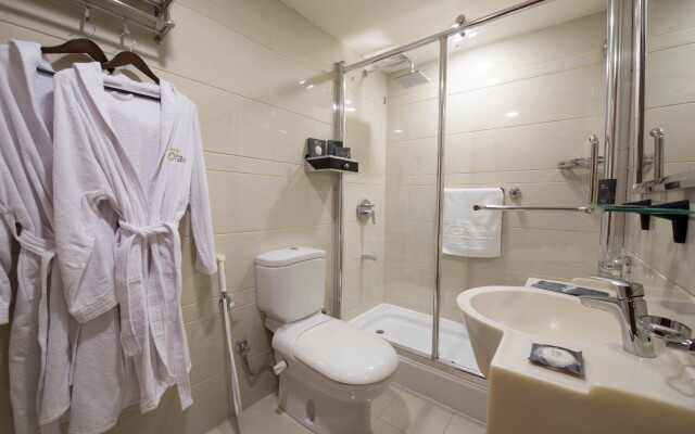 Bram Hotel Suites