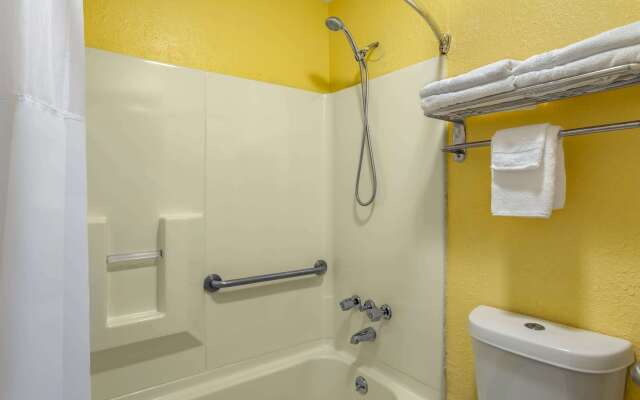 Days Inn by Wyndham Greensboro Airport