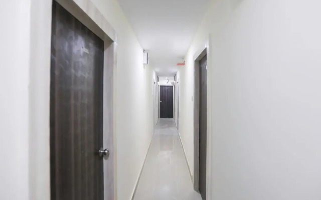 Red Velvet Siddhi Vinayak by OYO Rooms