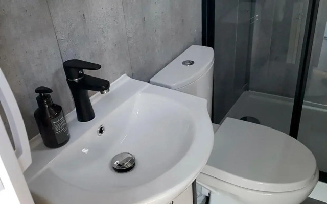 Unique Water Stay Tiny Hausboot für 2 Personen