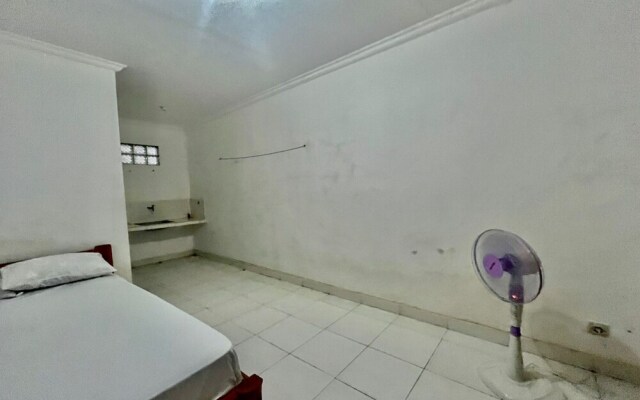 OYO Life 93504 Kost Krisna
