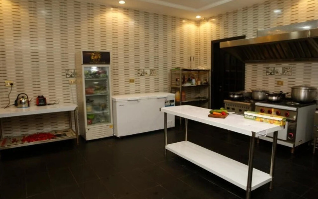 247 Luxury Hotel & Apartment Ajah