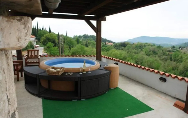 House Rilovic - Two Bedroom House With Swimming Pool and Jacuzzi