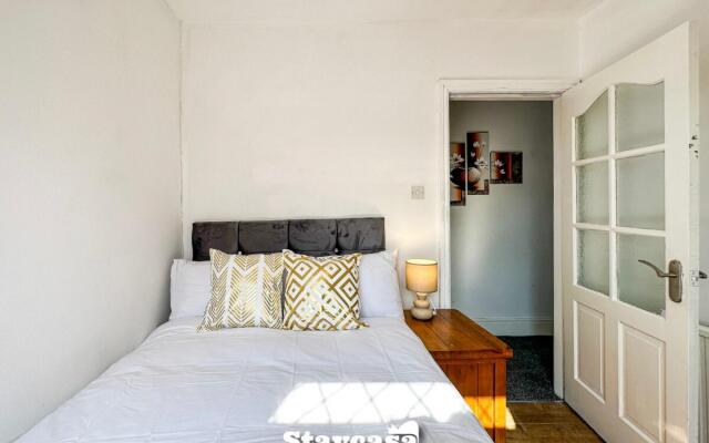 Beautiful Detached Villa - Jacuzzi Bath - Parking