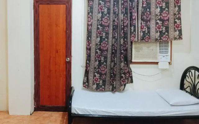 RedDoorz @ Plaza la Paz Iloilo City