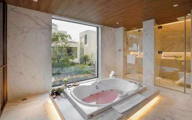 Beachfront Luxury Villa: Your Private Paradise