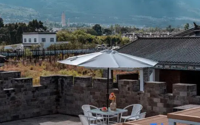 Dali Cloud Lonely Mountain Resort Hotel