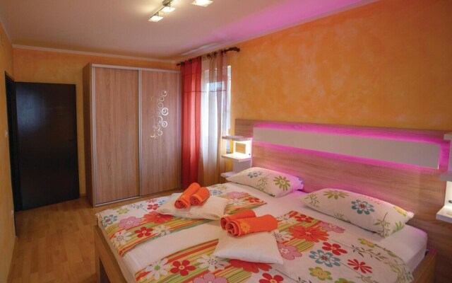 Awesome Apartment in Medulin With 5 Bedrooms and Internet