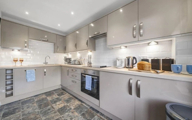 Spacious Canterbury Townhouse